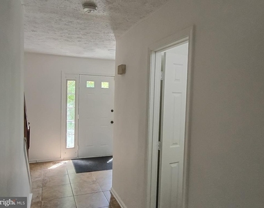 4805 Ashford Place - Photo Thumbnail 5