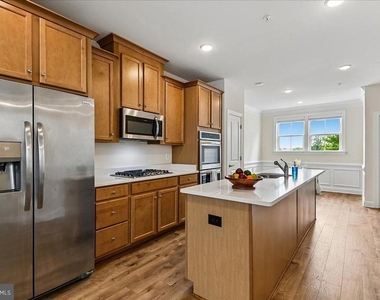 6402 47th Street - Photo Thumbnail 5