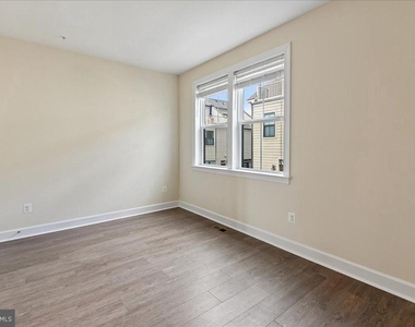 6402 47th Street - Photo Thumbnail 12