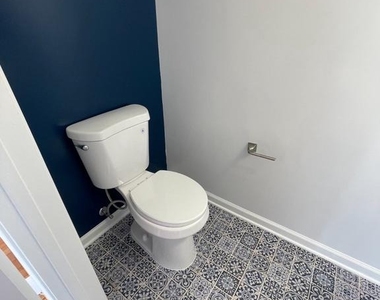 5235 Hil Mar Drive - Photo Thumbnail 3