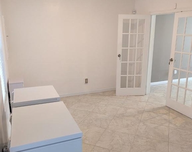 5235 Hil Mar Drive - Photo Thumbnail 37