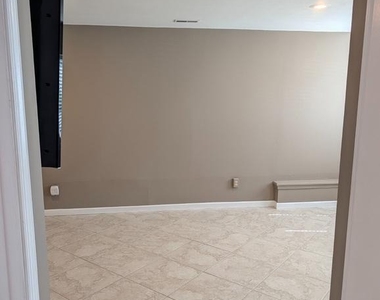 5235 Hil Mar Drive - Photo Thumbnail 32