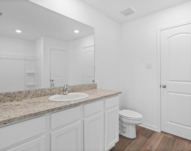 100 Captain Dooley Ln - Photo Thumbnail 3
