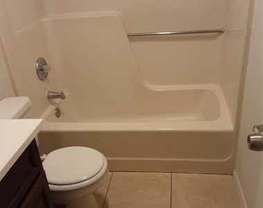 1204 Orchard Park Cir - Photo Thumbnail 9