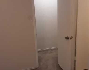 1204 Orchard Park Cir - Photo Thumbnail 11