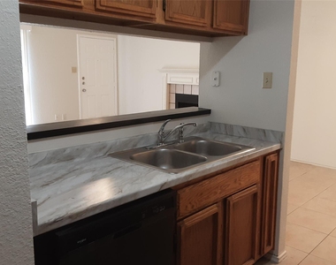 1204 Orchard Park Cir - Photo Thumbnail 5