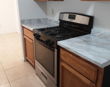 1204 Orchard Park Cir - Photo Thumbnail 6