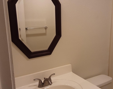 1204 Orchard Park Cir - Photo Thumbnail 8