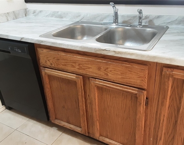 1204 Orchard Park Cir - Photo Thumbnail 4