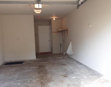 1204 Orchard Park Cir - Photo Thumbnail 21