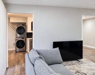 882 College Parkway - Photo Thumbnail 4