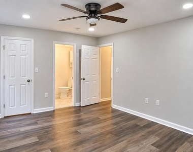882 College Parkway - Photo Thumbnail 11