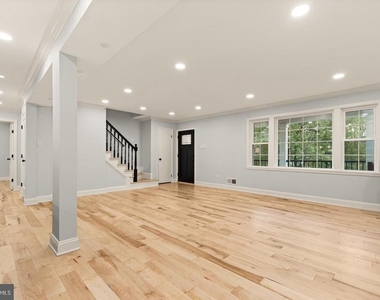 9414 Wadsworth Drive - Photo Thumbnail 6