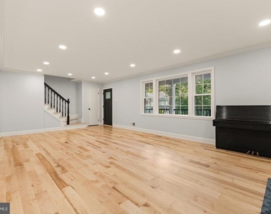 9414 Wadsworth Drive - Photo Thumbnail 7