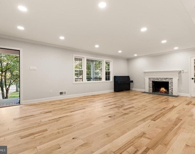 9414 Wadsworth Drive - Photo Thumbnail 12