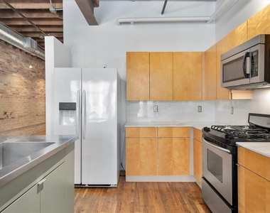 411 Brazos St - Photo Thumbnail 2