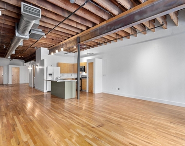 411 Brazos St - Photo Thumbnail 4