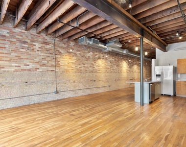 411 Brazos St - Photo Thumbnail 6