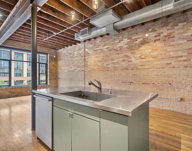 411 Brazos St - Photo Thumbnail 5