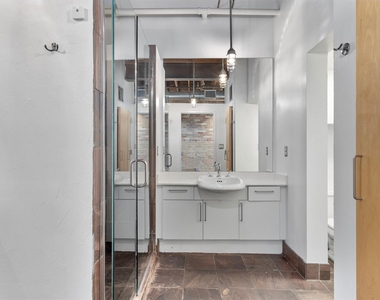 411 Brazos St - Photo Thumbnail 11