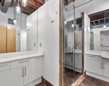 411 Brazos St - Photo Thumbnail 12