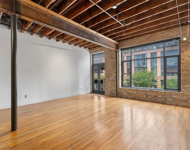 411 Brazos St - Photo Thumbnail 9