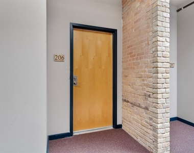 411 Brazos St - Photo Thumbnail 7