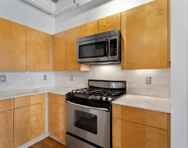 411 Brazos St - Photo Thumbnail 3