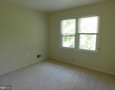 1725 Glastonberry Road - Photo Thumbnail 21