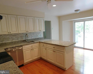 1725 Glastonberry Road - Photo Thumbnail 3
