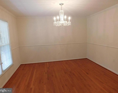 1725 Glastonberry Road - Photo Thumbnail 7