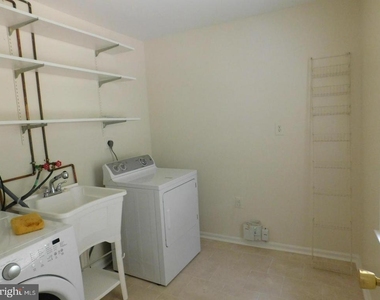 1725 Glastonberry Road - Photo Thumbnail 12