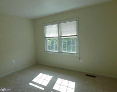 1725 Glastonberry Road - Photo Thumbnail 23