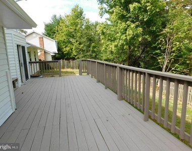 1725 Glastonberry Road - Photo Thumbnail 14
