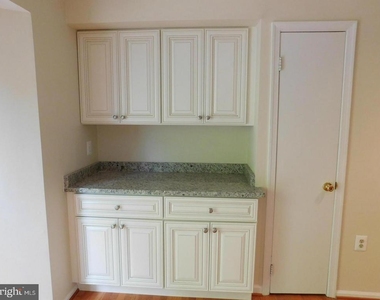 1725 Glastonberry Road - Photo Thumbnail 4