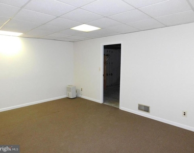 1725 Glastonberry Road - Photo Thumbnail 24