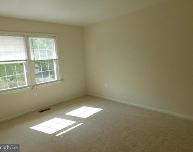 1725 Glastonberry Road - Photo Thumbnail 22