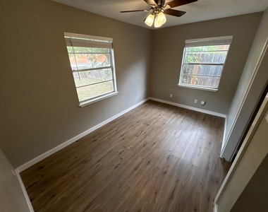 6703 Galindo St - Photo Thumbnail 8
