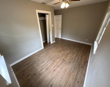 6703 Galindo St - Photo Thumbnail 7