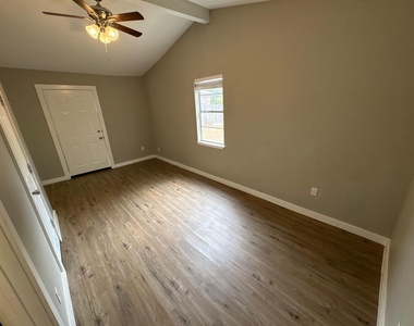 6703 Galindo St - Photo Thumbnail 15