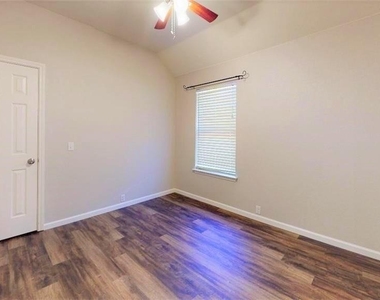 10904 Mint Julep Dr - Photo Thumbnail 9