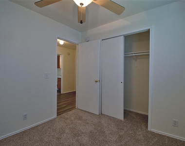 16418 Hamilton Point Cir - Photo Thumbnail 7