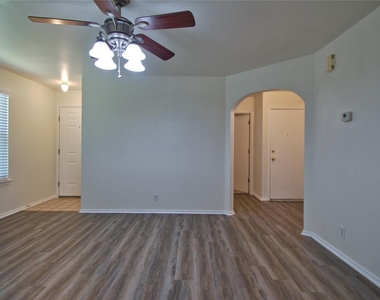16418 Hamilton Point Cir - Photo Thumbnail 5