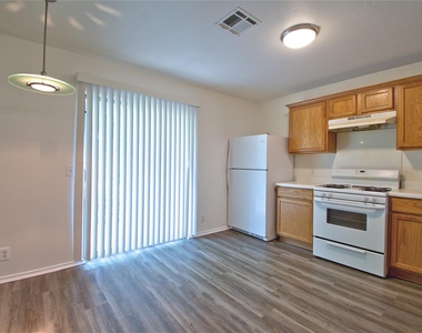16418 Hamilton Point Cir - Photo Thumbnail 11