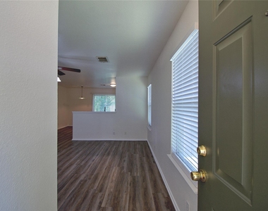 16418 Hamilton Point Cir - Photo Thumbnail 2