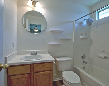 16418 Hamilton Point Cir - Photo Thumbnail 15