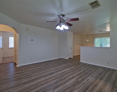 16418 Hamilton Point Cir - Photo Thumbnail 3