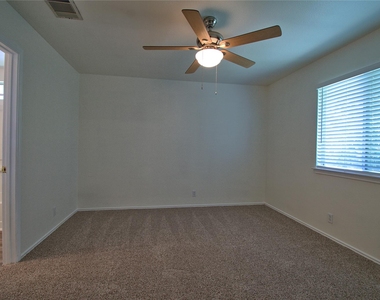 16418 Hamilton Point Cir - Photo Thumbnail 13