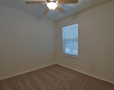 16418 Hamilton Point Cir - Photo Thumbnail 9