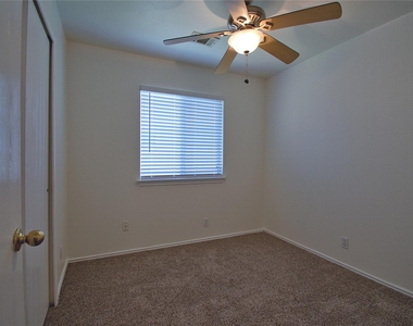 16418 Hamilton Point Cir - Photo Thumbnail 6
